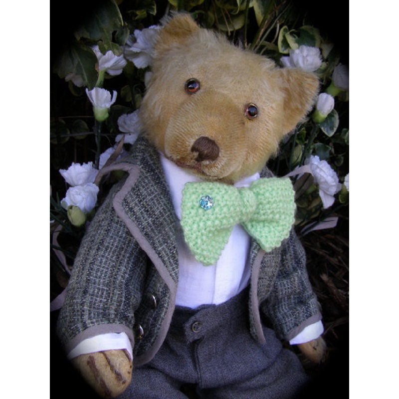 z(1930) Steiff Dickie. Showcased by Beverley Rothwell.