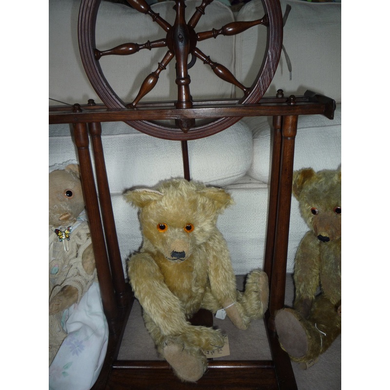 (1) A group with more Teddies spinning!