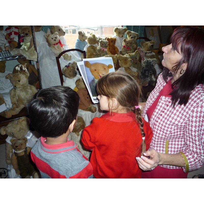 20 Teddies talking to some children
