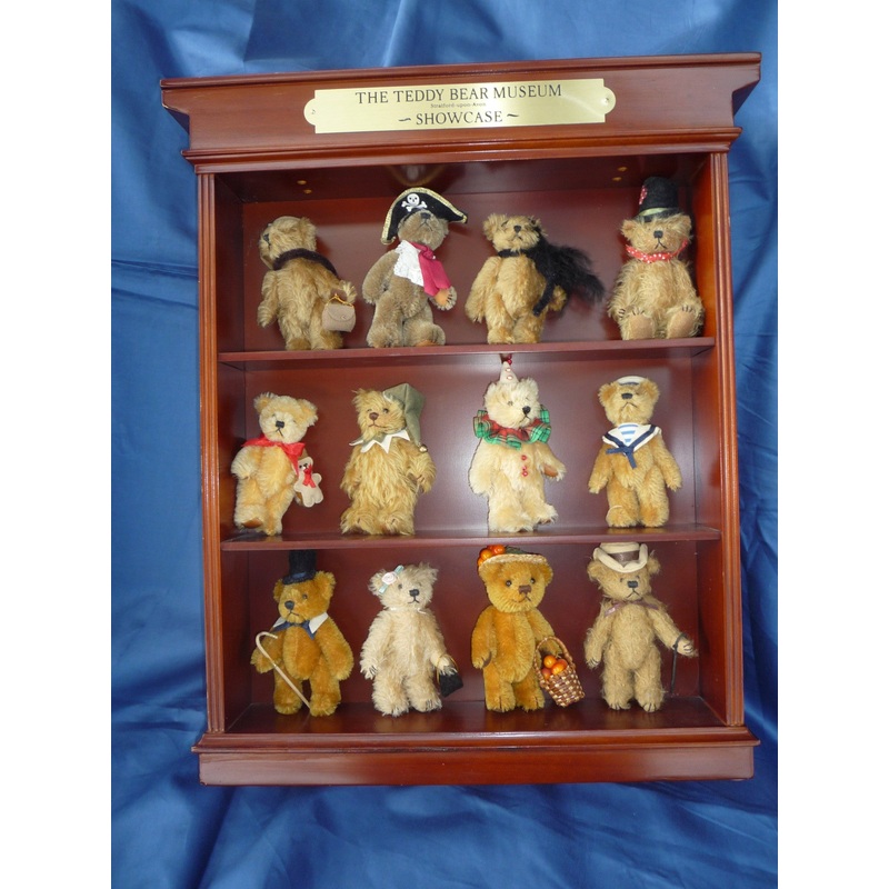 29 A little display shelf