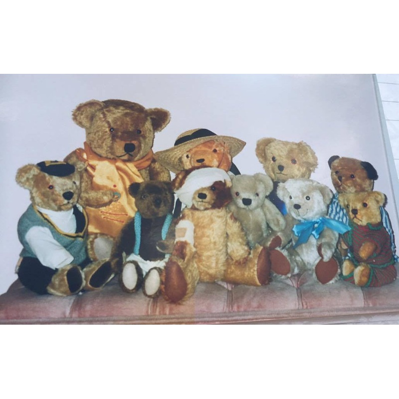 z(1990) Colour Bears. Beverley Rothwell