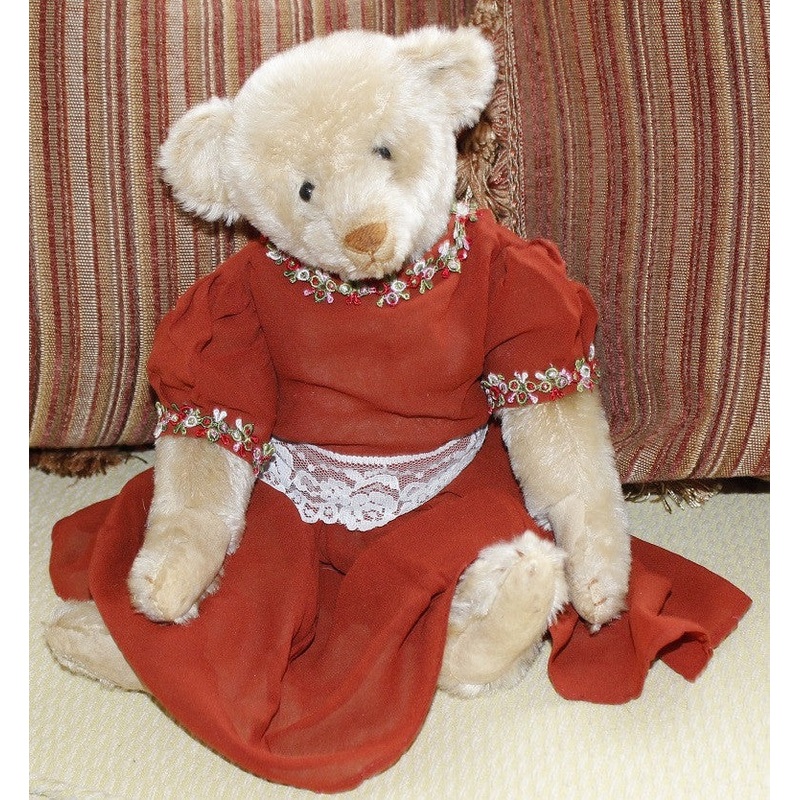 zSteiff (1905) Button Lady Percetta. Yesterday’s Teddy