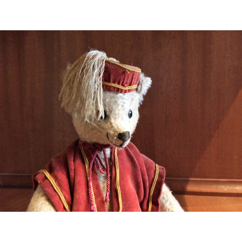 15 AA4 Antique British Dressed Bear. Kirsty Johnstone