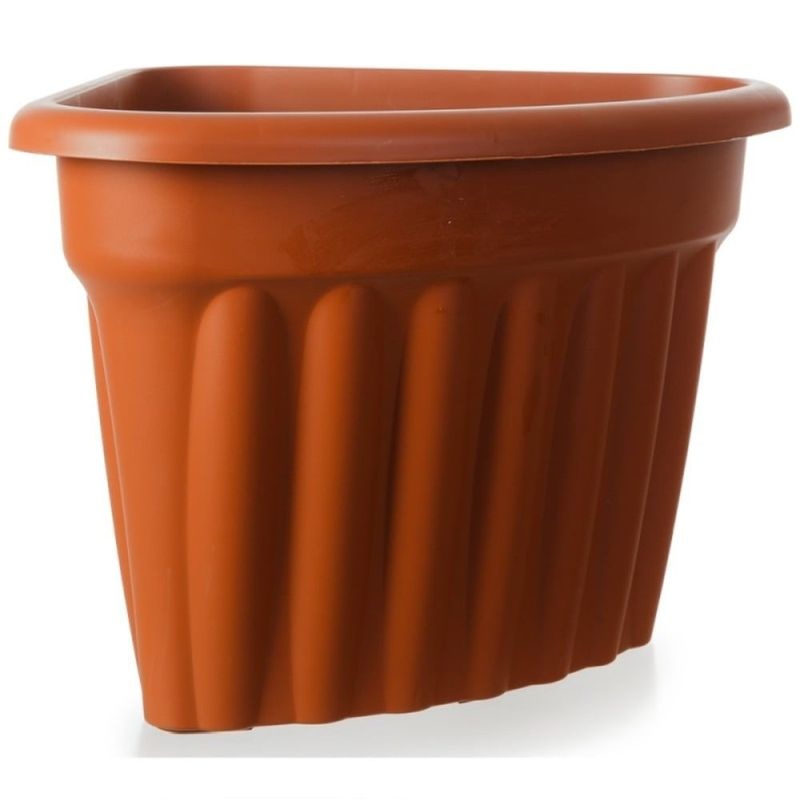40cm Corner Planter – Terracota