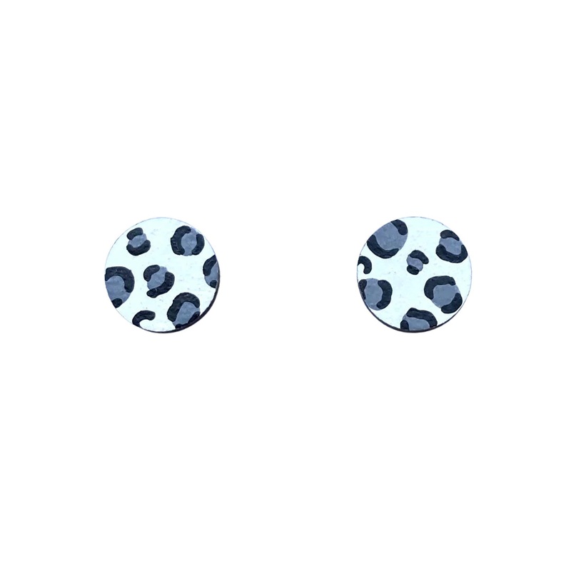 MINI LEOPARD PRINT CIRCLE STUDS – WHITE + GREY