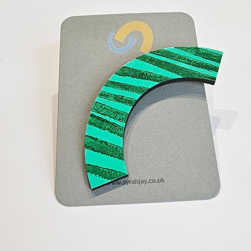 CURVE BROOCH|Green/Green Stripes|Green/Blue Triangles