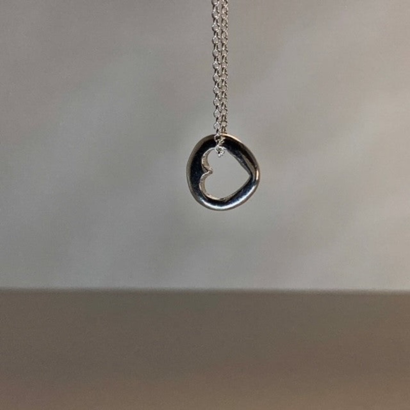 CUTOUT HEART PENDANT