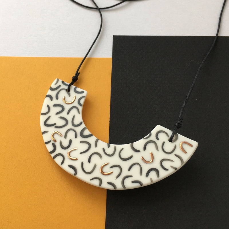 FLECK ARC NECKLACE|Curve|Grid|Curve|Grid