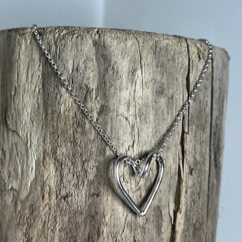 LOOPY HEART PENDANT