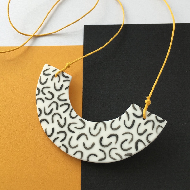 STAPLE ARC NECKLACE|Curve|Curve