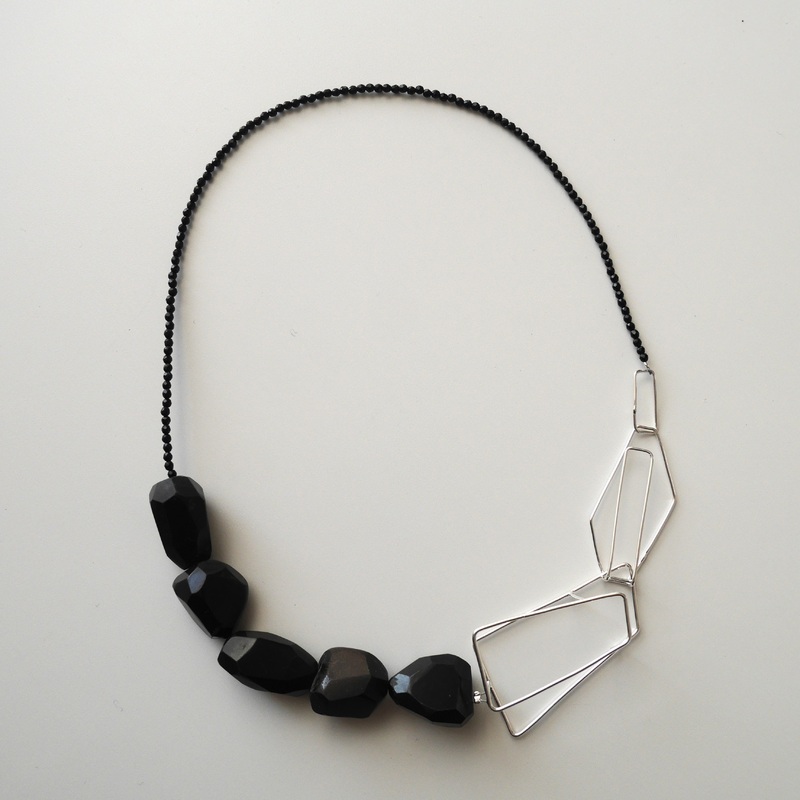 ONYX, AGATE AND BOX NECKLACE
