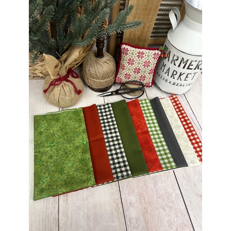 Homemade Holidays by Kris Lammers From Maywood Studio – 9 Fat Quarters curated by Primrose Cottage FQB-183