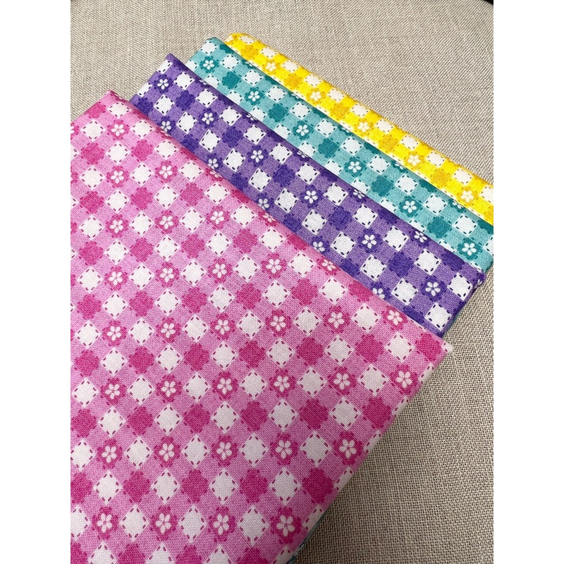 Summer Days Fat Quarter Bundle by Makower Uk Includeds 4 Fat Quarters – FQB-006