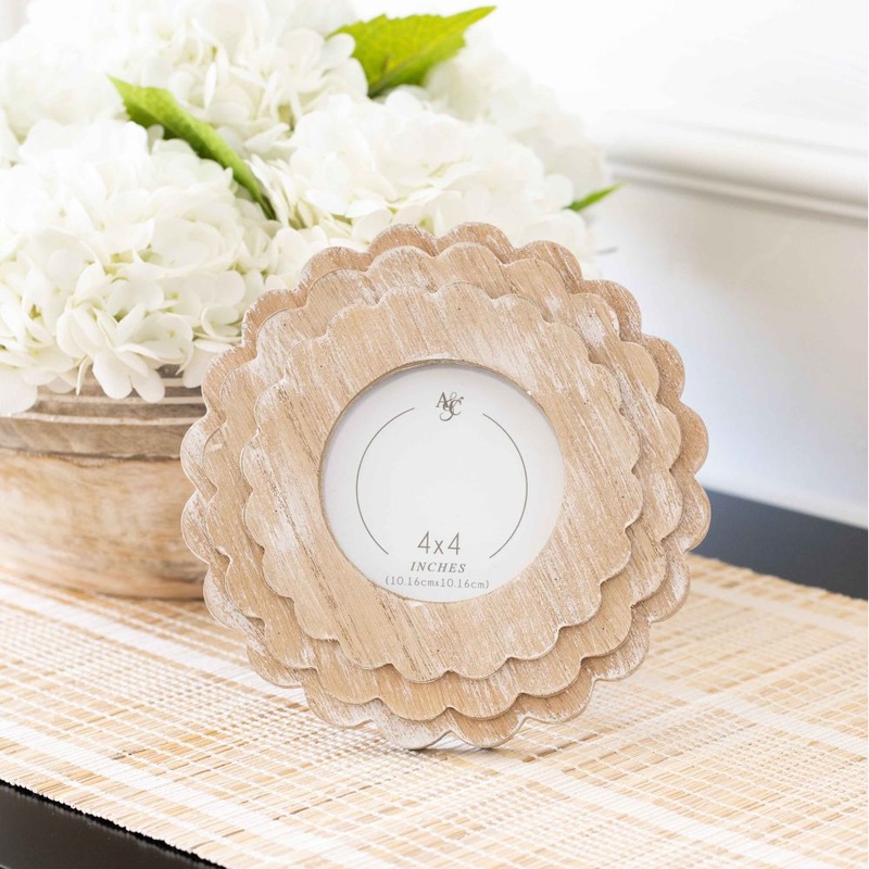 Round Scallop Frame Natural | Scalloped Collection | 8x8x1 photo frame (4×4) | 12067
