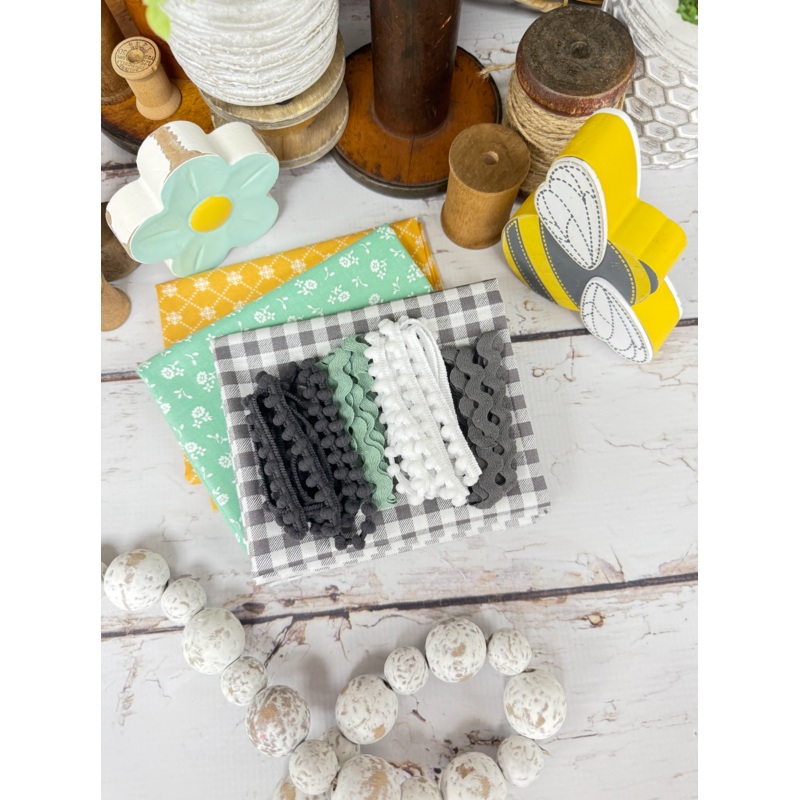 Lindsey’s Bee Finishing Favorites by Primrose Cottage